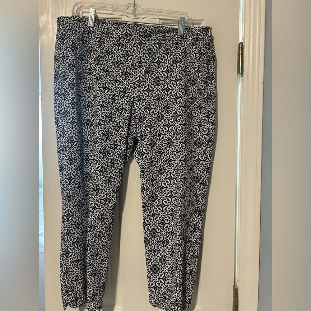 Talbots Chatham crop Navy and White Geometric Print Pants size 16